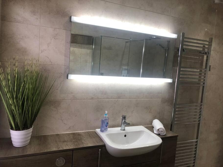 29 Comfort House 2 Bedroom Townhouse With Parking Scunthorpe Dış mekan fotoğraf